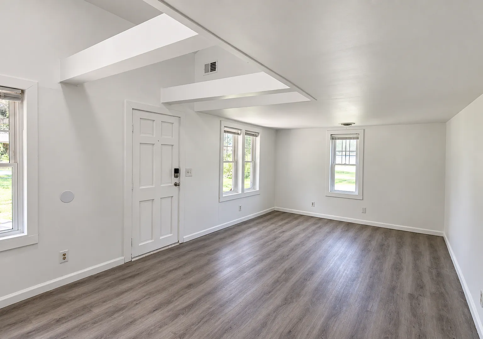 Pet-Friendly 2-Bedroom, 1.5-Bath Home with a Yard and Stainless Appliances — Photo 4