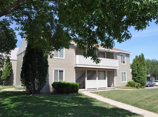 142 Bunting Ln, Mankato, MN 56001