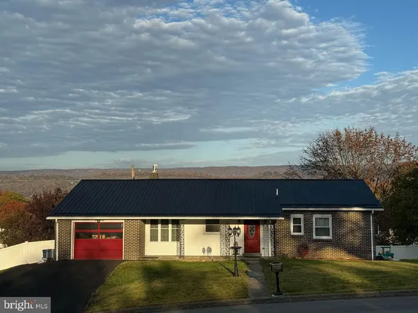 5 Summit Mnr, Lewistown, PA 17044