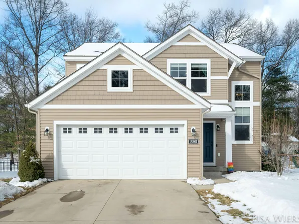 13567 Stafford Dr, Nunica, MI 49448