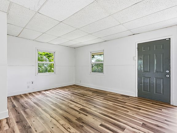 4th image of 3125 Manor Ct