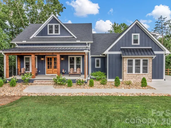 143 Sunny Morning Ct, Hendersonville, NC 28792