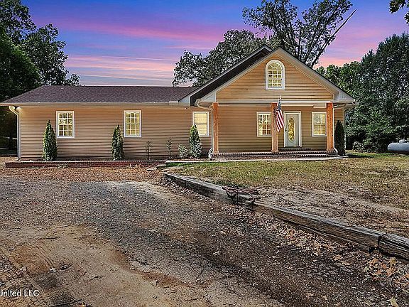 2nd image of 903 Shinault Rd