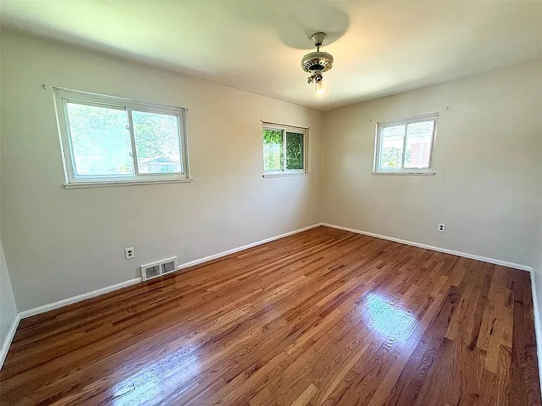 6810 Rosemary St — Photo 5