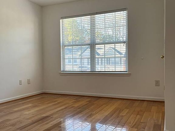 3rd image of 3271 Hidden Cove Cir