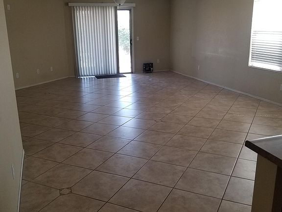 2nd image of 580 W Gabrilla Ct