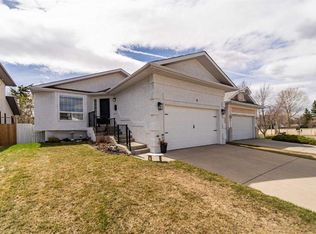 9 E Scripps Lndg NW, Calgary, AB T3L 1V9