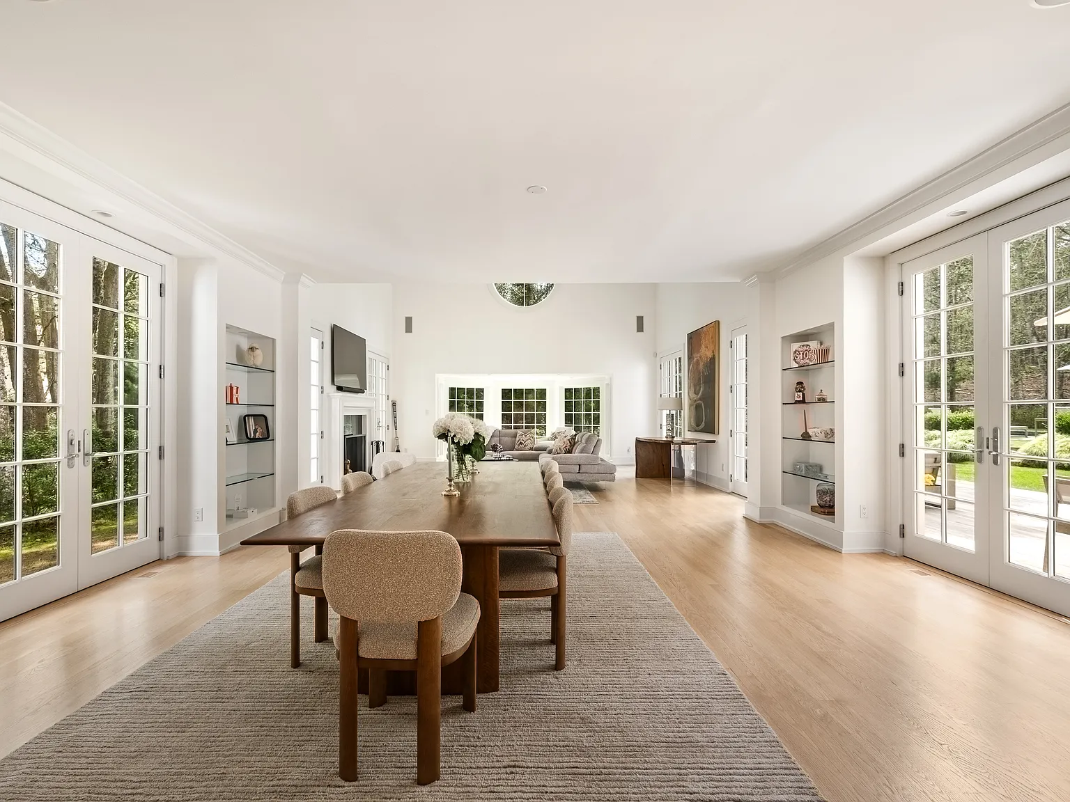 Completely Renovated East Hampton Village Fringe Retreat — Photo 2