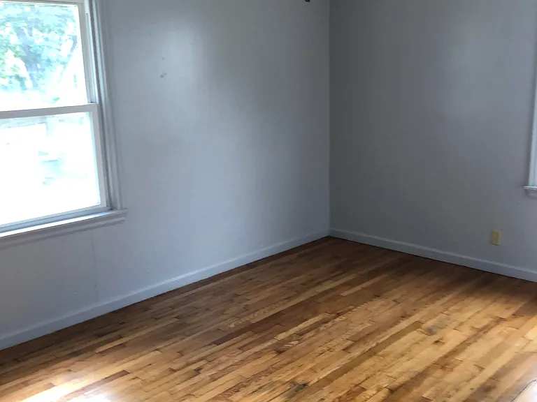 1010 N Lincoln Ave E — Photo 3