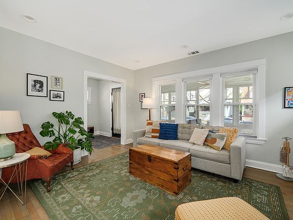 3rd image of 1135 Clarence Ave