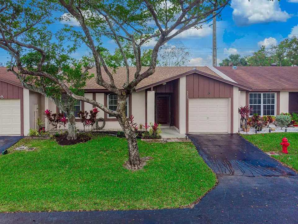 5300 Breadfruit Cir