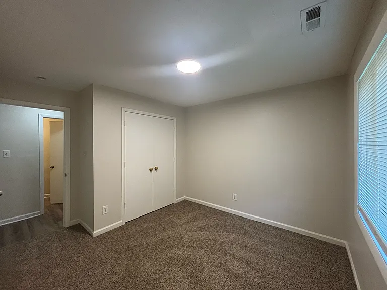 1123 Southwood Dr #4 — Photo 10