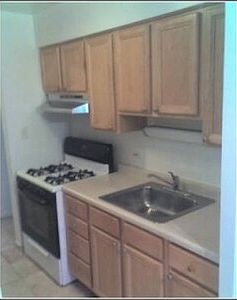 3rd image of 6001 N Kenmore Ave APT 213