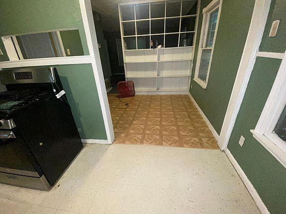 2nd image of 2730 Willard St