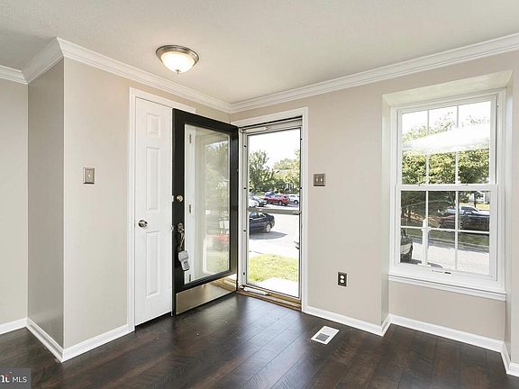 2nd image of 1427 Tarragon Ct