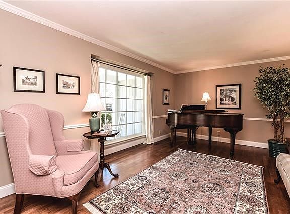 3rd image of 287 Portico Dr