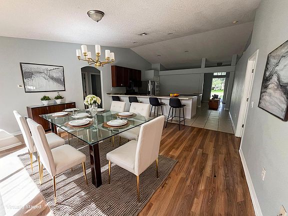 5th image of 2115 The Oaks Blvd