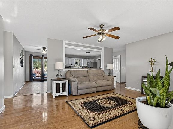 5th image of 180 Foster Lusk Rd SE