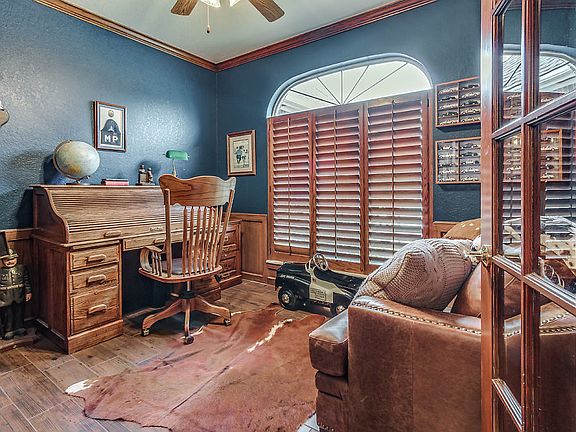 5th image of 704 Villa Ave