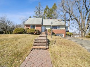 416 Valley View Ave, Paramus, NJ 07652