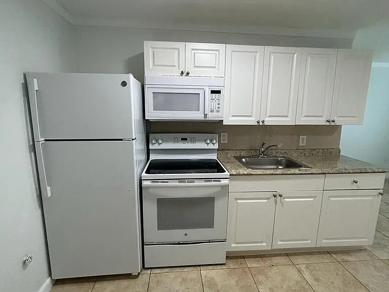 1119 NW 6th Ave #4 — Photo 3