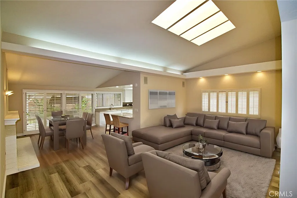 3 bed, 1627 sqft, $4,300 — Photo 4