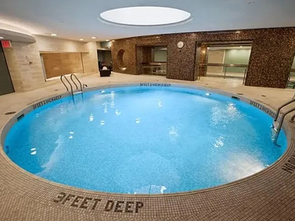 240 Riverside Boulevard image 11 of 12