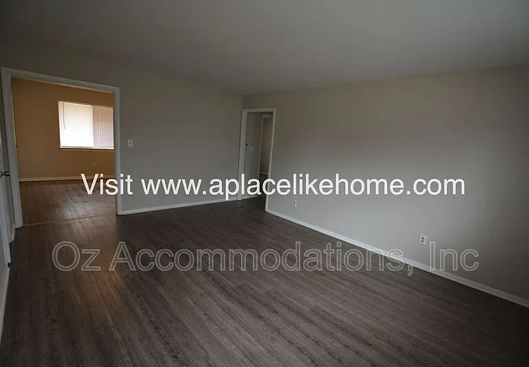 3607 W 47th St — Photo 3