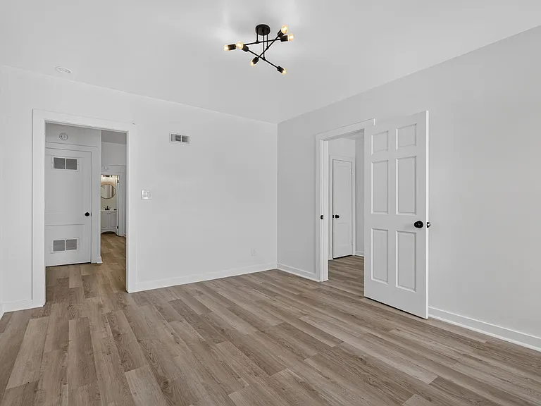 705 Washington St #2F — Photo 8