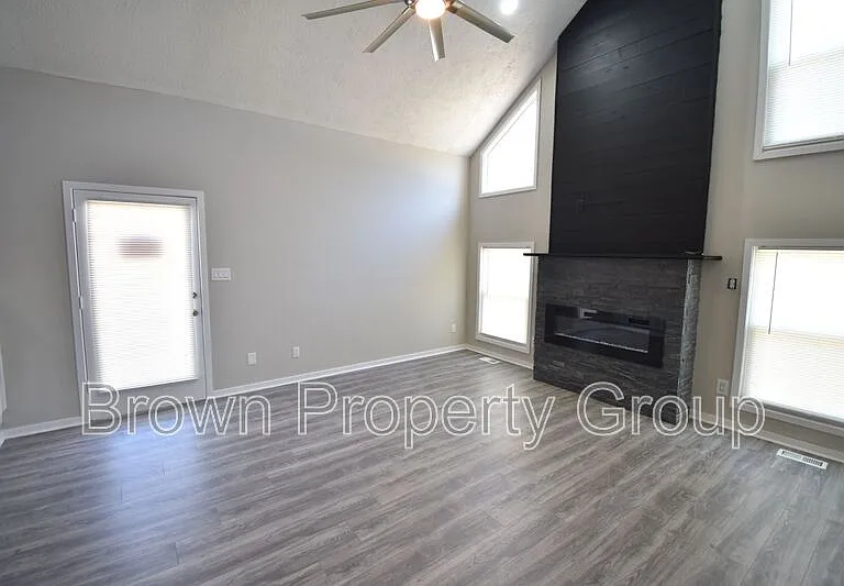 5817 Horton Pl — Photo 3
