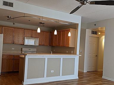 2nd image of 400 Village Cir Unit 311
