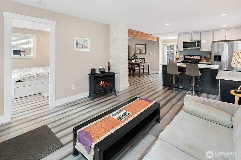 5th image of 6271 Ellis Avenue S