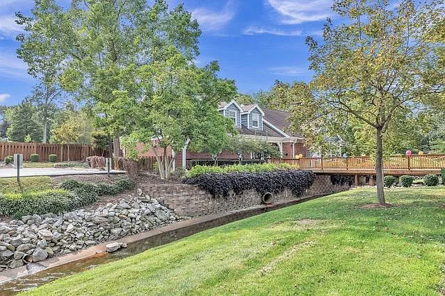 1550 Swallow Dr — Photo 16