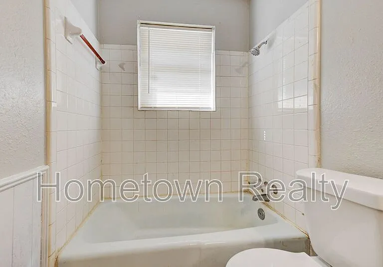208 W Shadywood Dr — Photo 17