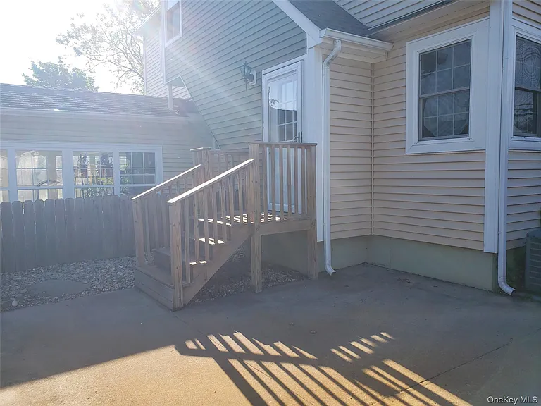 478 Old Farmingdale Rd #B — Photo 4