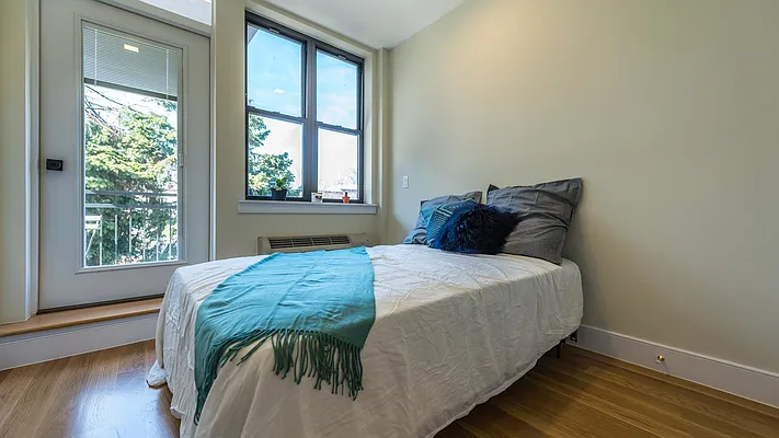 Rented by Nooklyn NYC LLC | media 25