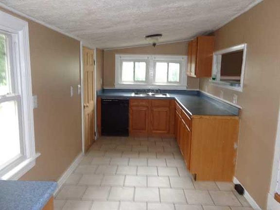 3rd image of 1175 Forest Ave