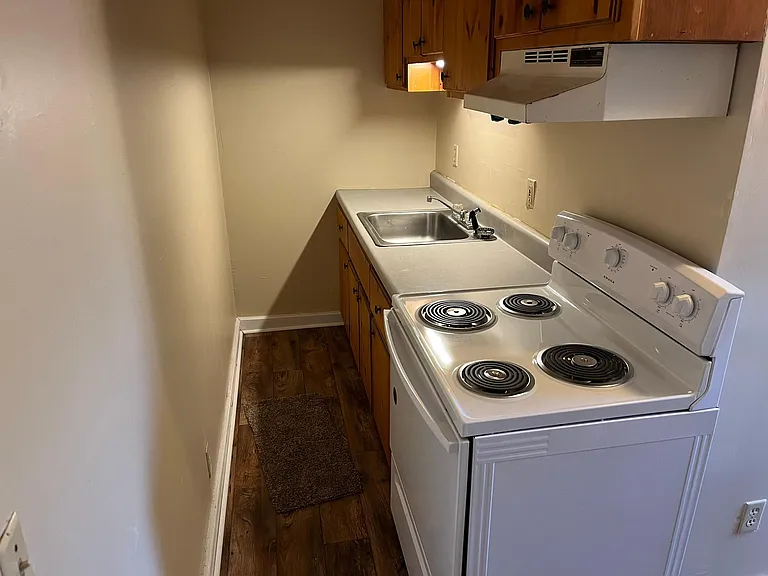320 Fraser Cir #2 — Photo 4