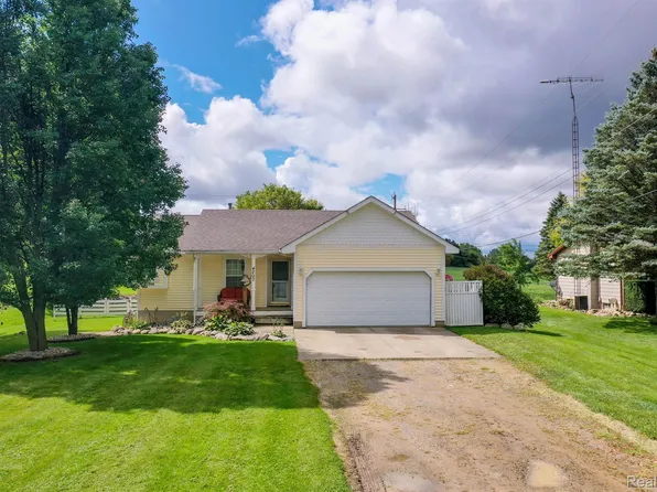 4207 Lapeer St, Columbiaville, MI 48421