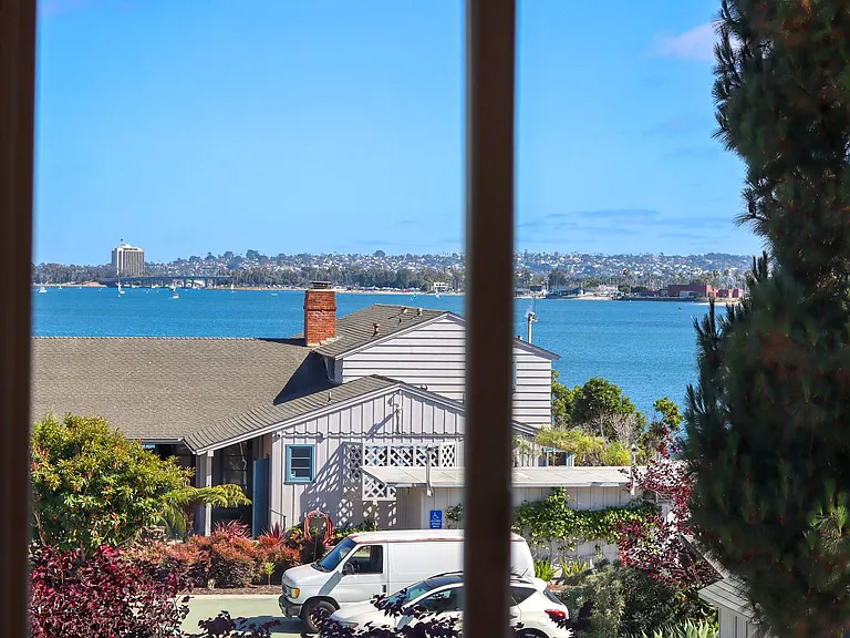1102 Pacific Beach Dr — Photo 36