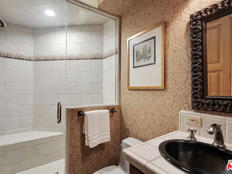1924 Wattles Dr — Photo 30