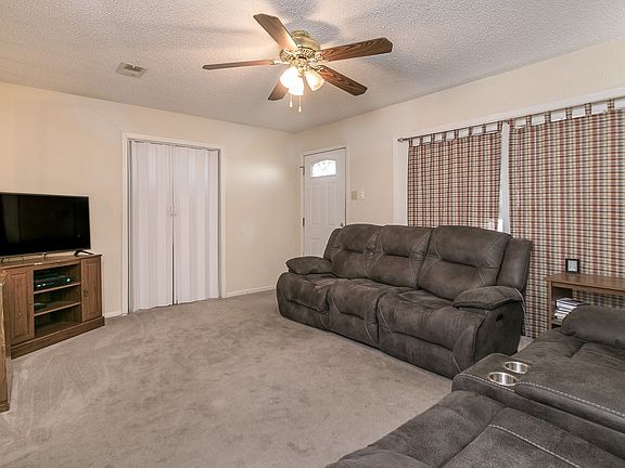 3rd image of 2200 SE 19th Ave