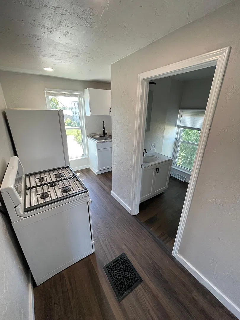 1164 N Koeller St — Photo 3
