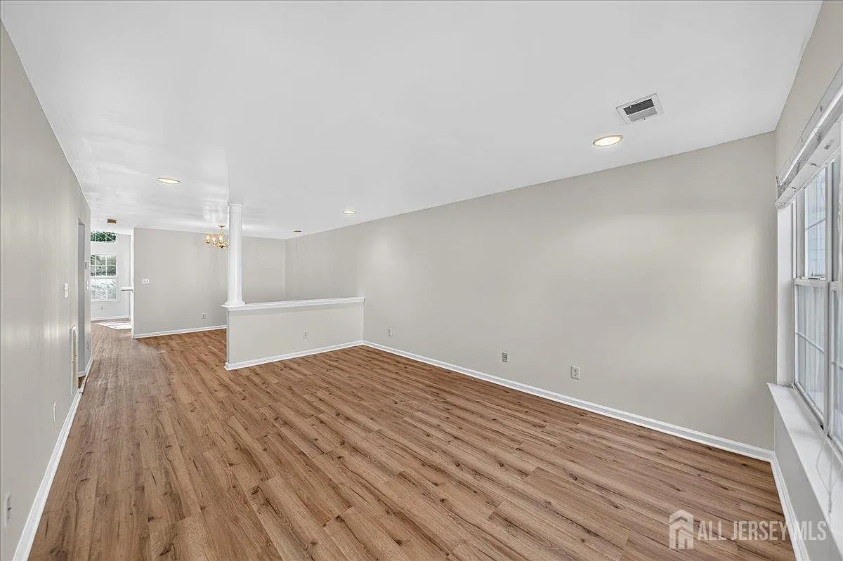 3 bed, 2.5 bath, 1914 sqft, $3,600 — Photo 3