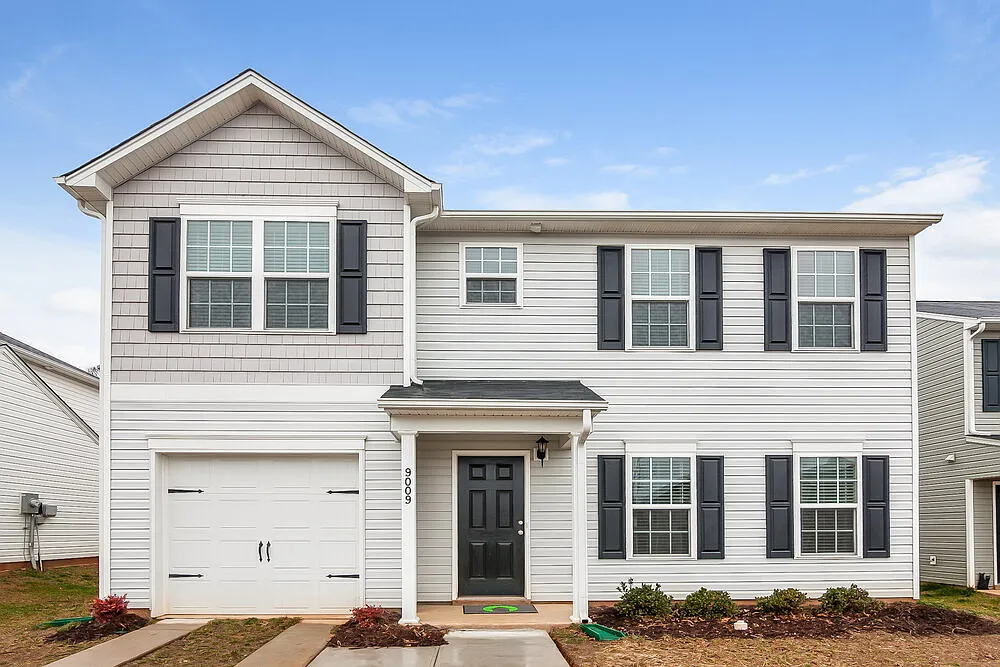 4 bed, 2.5 bath, 2007 sqft, $2,070 — Photo 1