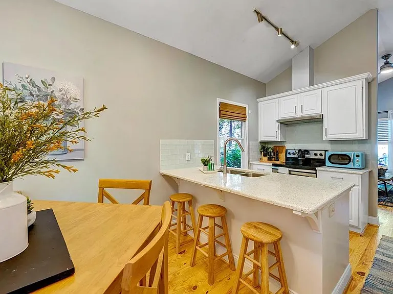 104 Hillcrest Ave — Photo 11