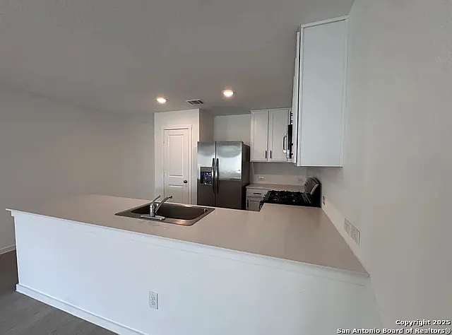 4 bed, 2.0 bath, 1700 sqft, $1,700 — Photo 4