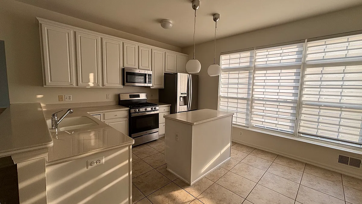 Building Photo - 43802 Cherry Grove Ct E #40