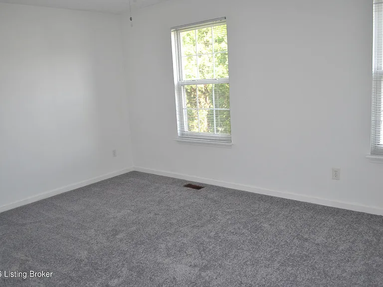 4118 Hickoryview Dr — Photo 17