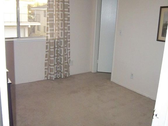 5th image of 3070 Knollwood Ave